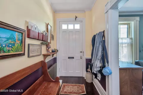 Entry Way - 8 Front St, Schenectady, NY 12305 photo 1 of 5