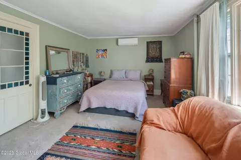 Bedroom - 8 Front St, Schenectady, NY 12305 photo 5 of 7
