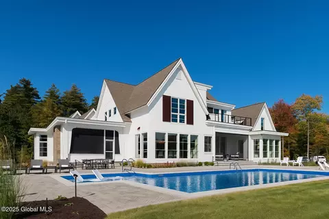 4 Saratoga Farm Road Rd, Malta, NY 12020
