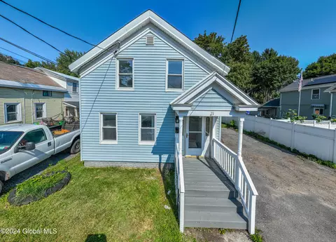 21 Taylor St, Fort Edward, NY 12828