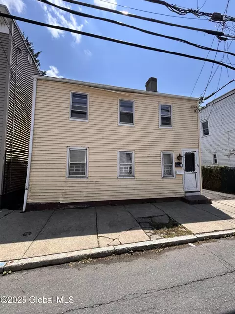 86 Ida St, Troy, NY 12180