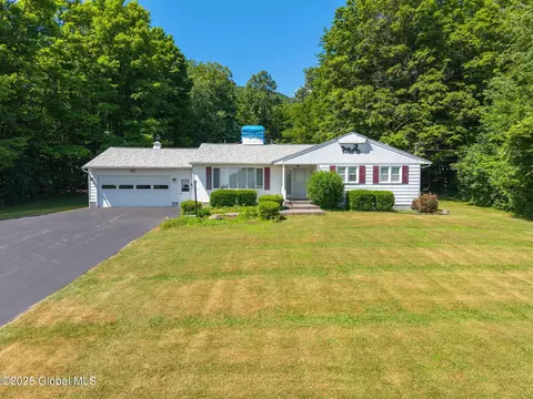 921 Altamont Voorheesville Rd, Altamont, NY 12009