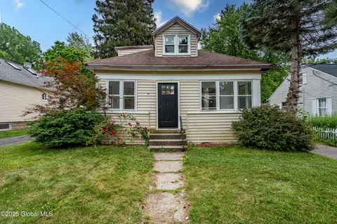 29 Lockrow Blvd, Albany, NY 12205