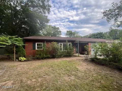 10 Spyglass Hl # A, Clifton Park, NY 12065