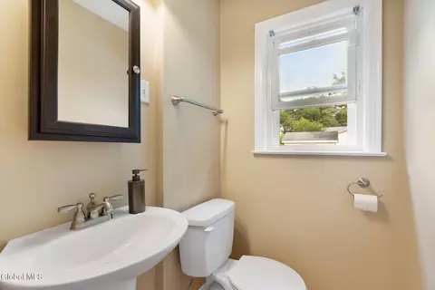 Bath - 1226 Sumner Ave, Schenectady, NY 12309 photo 1 of 2