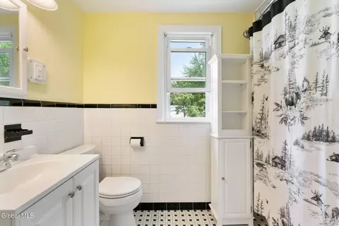 Bath - 1226 Sumner Ave, Schenectady, NY 12309 photo 2 of 2