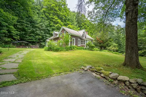 203 Center Rd, Eagle Bridge, NY 12057