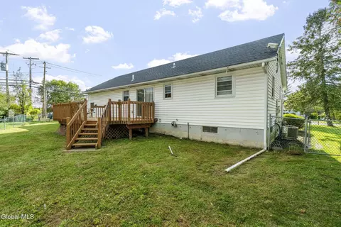 Exterior - 3 Longmeadow Dr, Delmar, NY 12054 photo 4 of 8