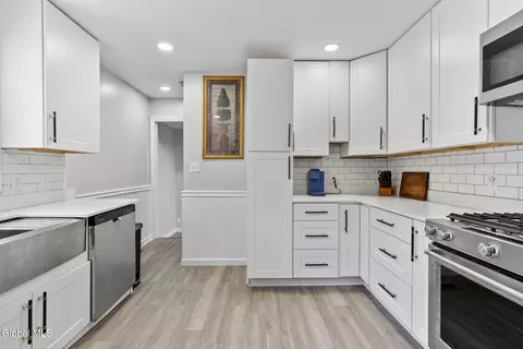 Kitchen - 3 Longmeadow Dr, Delmar, NY 12054 photo 1 of 4