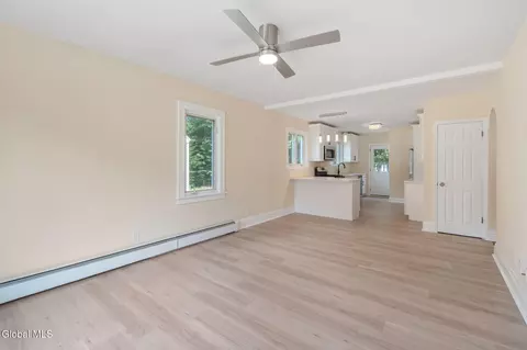 5 Surrey Rd, Glenville, NY 12302 photo 6