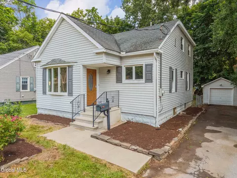 5 Surrey Rd, Glenville, NY 12302 photo 3
