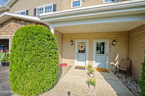 505 Avalon Pl, Cohoes, NY 12047