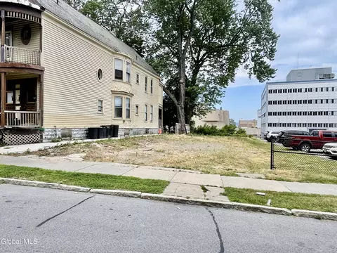 312 Georgetta Dix Plz, Schenectady, NY 12307