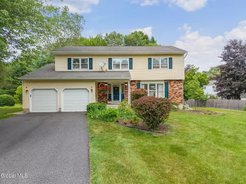 228 Vincenza Ln, Schenectady, NY 12303