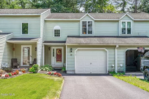 32 Deer Run Dr, Ballston Spa, NY 12020