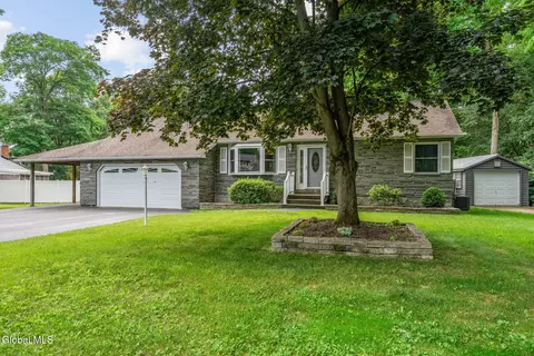 145 Sylvia Ln, Schenectady, NY 12306