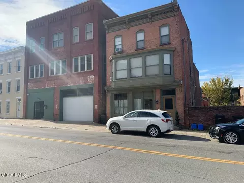 1425 5th Ave # A, Troy, NY 12180