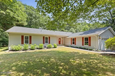 8 Stonewall Ln, Greenfield Center, NY 12833