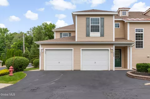 102 Royale Ct, Troy, NY 12180
