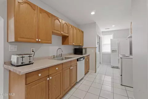 34 Fullerton Ave, Schenectady, NY 12304 photo 9