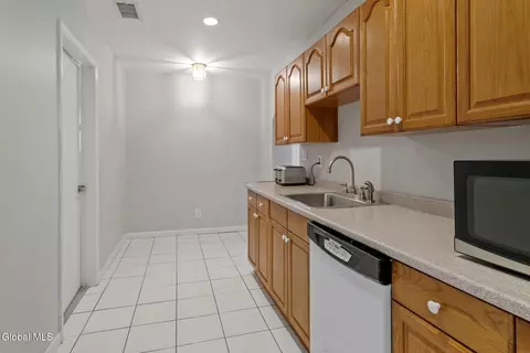 34 Fullerton Ave, Schenectady, NY 12304 photo 12