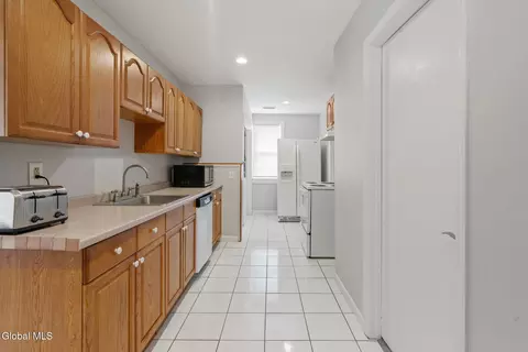 34 Fullerton Ave, Schenectady, NY 12304 photo 8