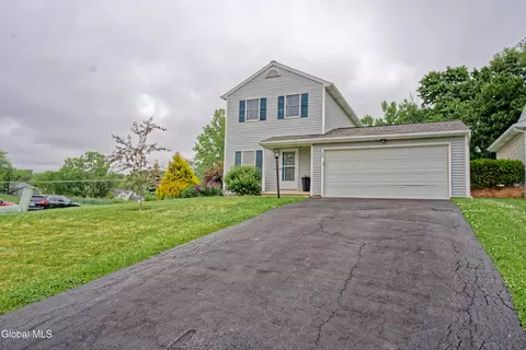 29 Cooks Ct, Waterford, NY 12188