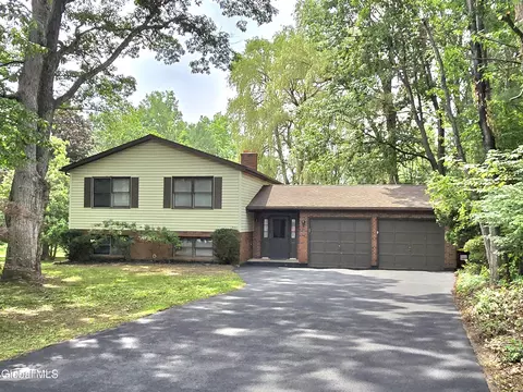 12 Winkel Way, Ballston Lake, NY 12019
