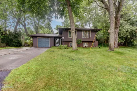5 Wendfair Ter, Albany, NY 12205