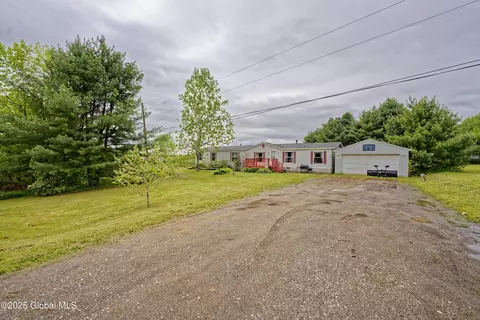 101 Groveside Rd, Pittstown, NY 12090