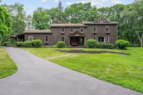 135 Willow St, Guilderland, NY 12084