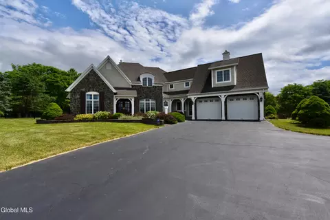 12 Indian Pipe Dr, Wynantskill, NY 12198