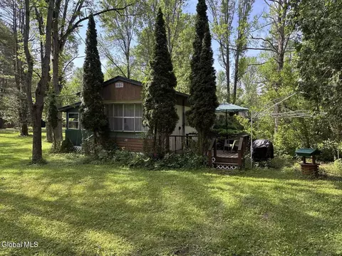 48 Spruce Ave, Willsboro, NY 12996