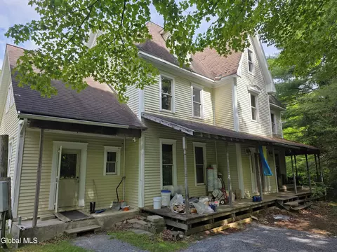 135 Glenwild Rd, Middle Grove, NY 12850