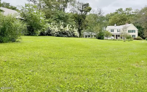 18 Spring Rd, Glenville, NY 12302