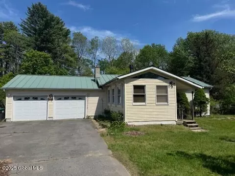 548 Colebrook Rd, Gansevoort, NY 12831