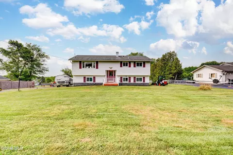 156 Middletown Rd, Waterford, NY 12188