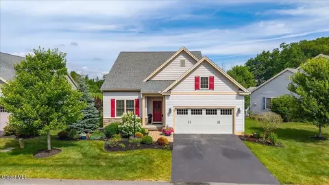 32 Whitney Dr, Mechanicville, NY 12118