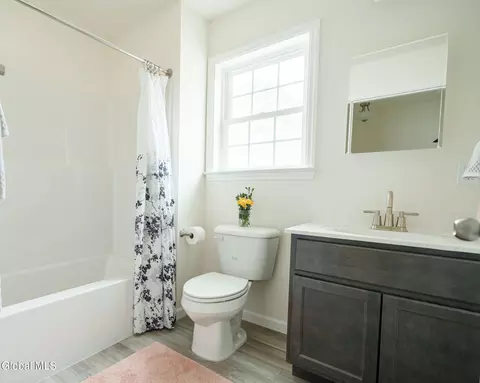 424 Summit Ave, Schenectady, NY 12307 photo 10