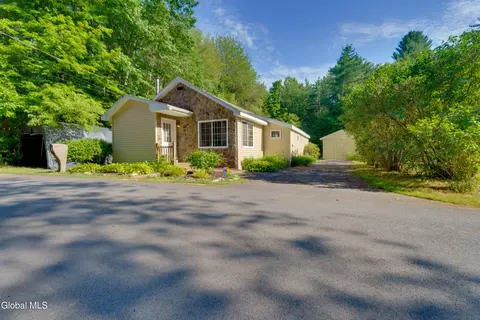 5 Lincoln Ave, Schodack, NY 12123