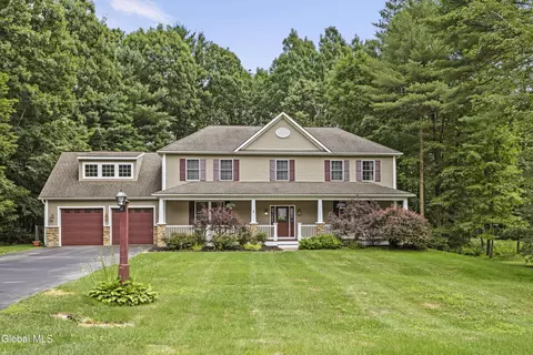8 Sydney Hill Rd, Saratoga Springs, NY 12866