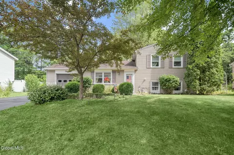 12 Jean Pl, Schenectady, NY 12303