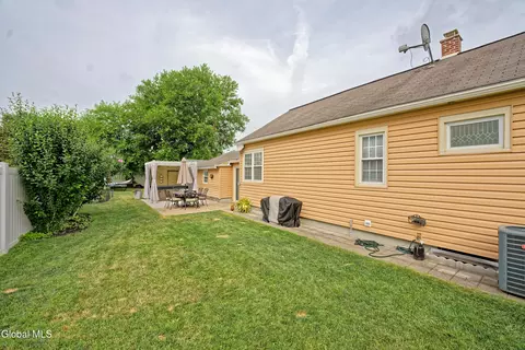 Exterior - 1752 Van Cortland St, Schenectady, NY 12303 photo 5 of 11