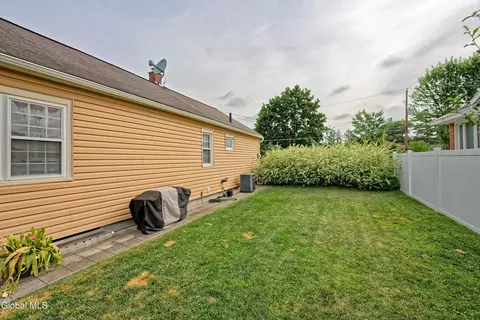 Exterior - 1752 Van Cortland St, Schenectady, NY 12303 photo 4 of 11