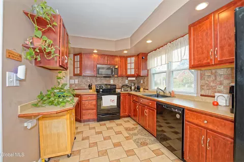 Kitchen - 1752 Van Cortland St, Schenectady, NY 12303 photo 2 of 2