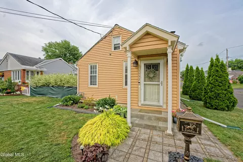 1752 Van Cortland St, Schenectady, NY 12303
