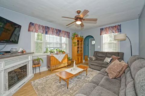 Living - 1752 Van Cortland St, Schenectady, NY 12303 photo 2 of 4