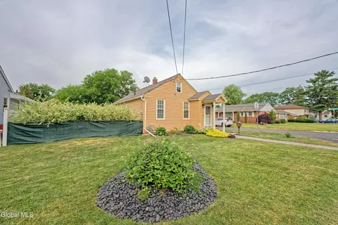 Exterior - 1752 Van Cortland St, Schenectady, NY 12303 photo 1 of 11