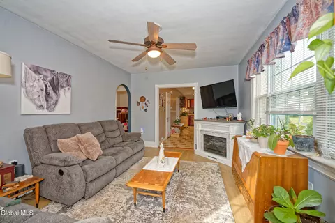 Living - 1752 Van Cortland St, Schenectady, NY 12303 photo 3 of 4