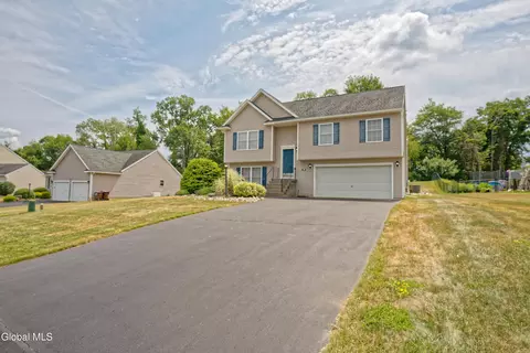 50 Sandy Ln, Selkirk, NY 12158